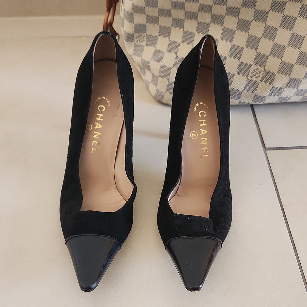 CHANEL Black Suede and Patent Leather Heels